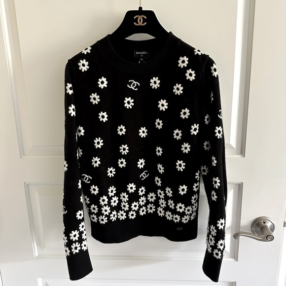NWT CHANEL 2022 SPRING SUMMER CASHMERE SWEATER. BLACK AND WHITE. SIZE 34 (US XS) - Picture 3 of 7